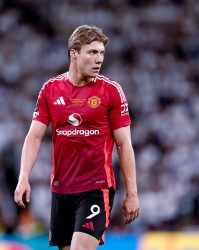 天空记者：霍伊伦对加盟AC米兰持开放态度，多特也在关注