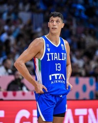 xingkong.com-手感火热！丰泰基奥半场11中7&amp;三分5中3砍下21分3篮板！