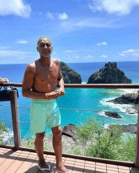 xingkong-罗马里奥被比他小35岁学生女友甩了，他被曝与对方闺蜜出轨